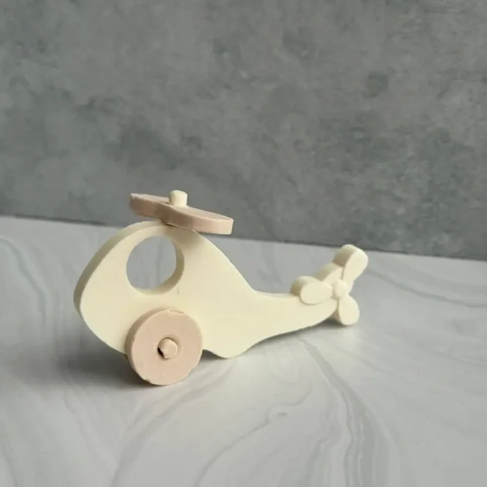 6885900947_w640_h640_shokoladnaya-figurka-vertolet