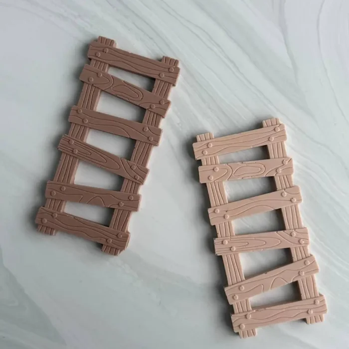 6887167985_w640_h640_shokoladnaya-figurka-lestnitsa